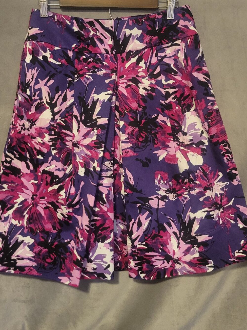 East 5th Floral Skirt Pockets Size 8 Purple PInk Pleated A Line